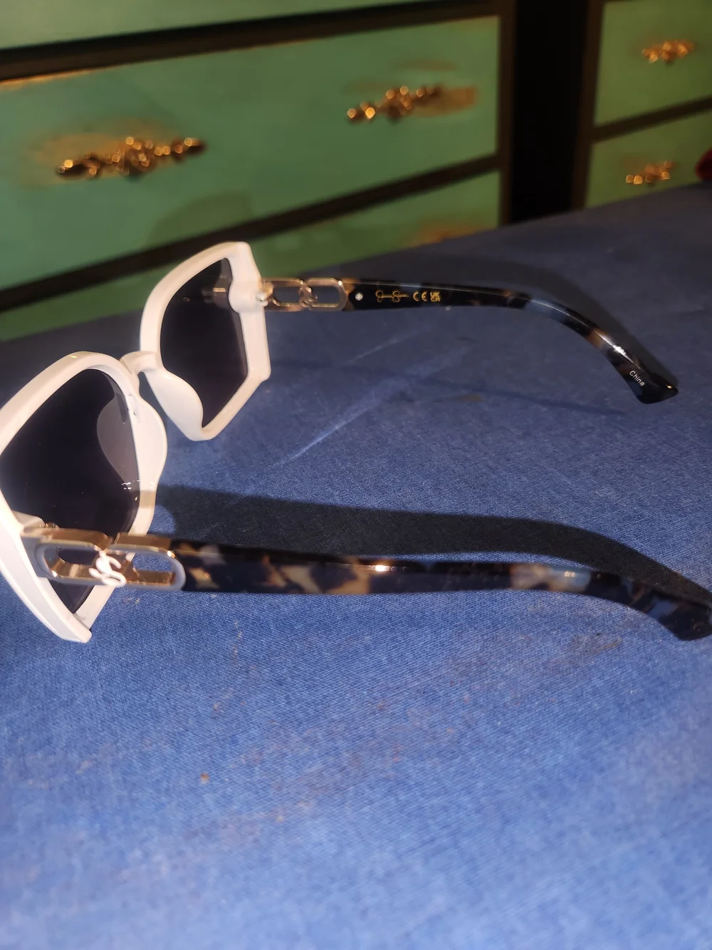 Jessica Simpson Square Sunglasses with Pink Frame and Black Lenses